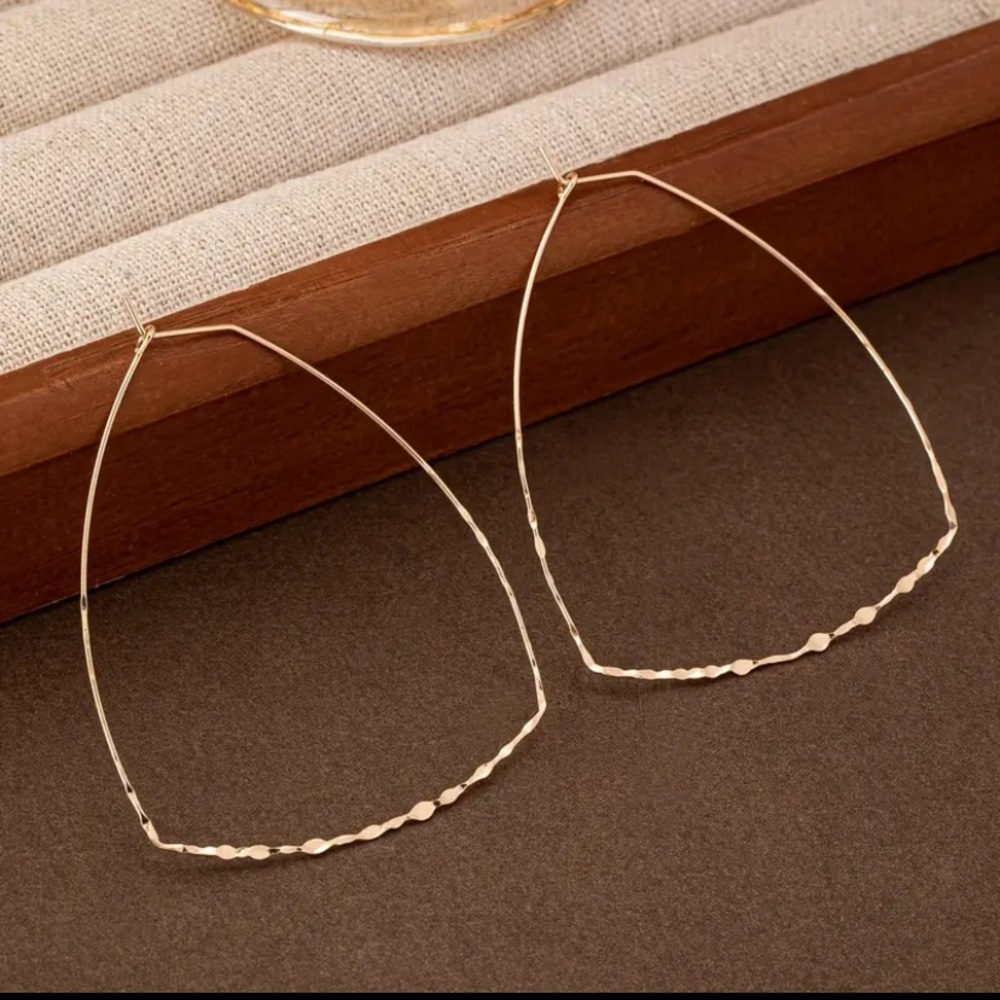 BOGO! Dainty Thin Hoop teardrop Dangle Earrings in Gold Color - NEW Boutique - Picture 6 of 6